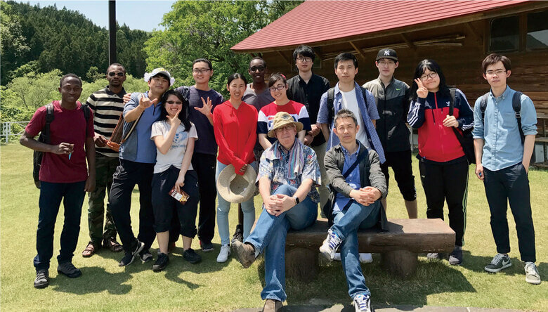 宮城大学の集合写真（教授引率）