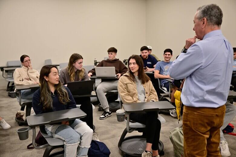 昭和女子大学 エンディコット大学留学中の授業風景