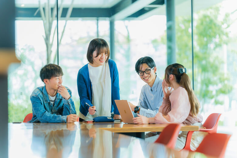 松山大学の生徒写真