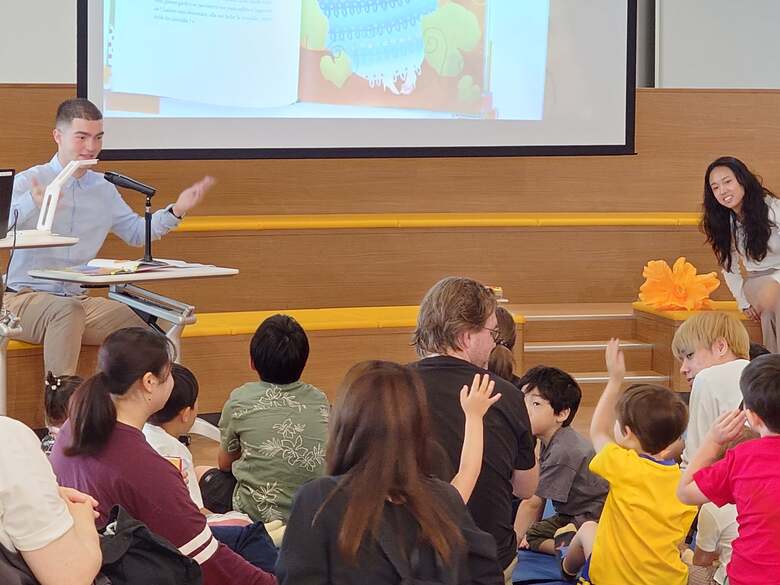 広島経済大学「絵本の読み聞かせイベント」