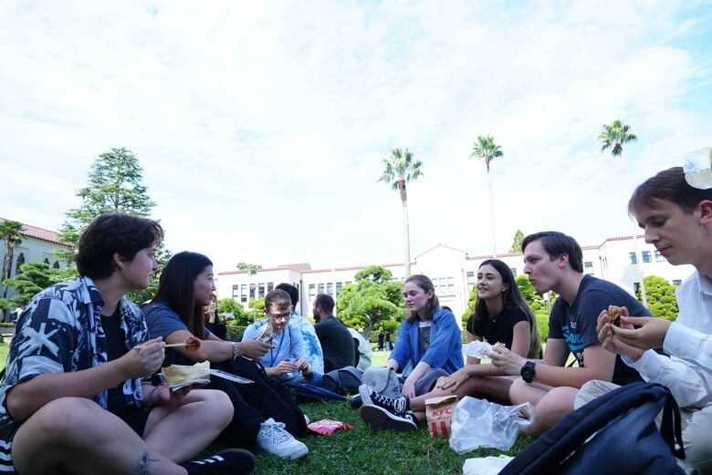 関西学院大学 国際共修 中央芝生