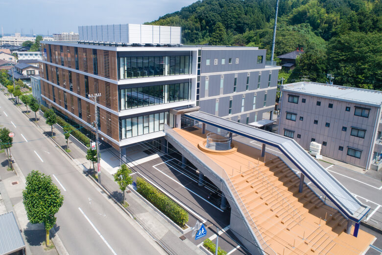 金沢星稜大学内の建物（グローバルコモンズ）