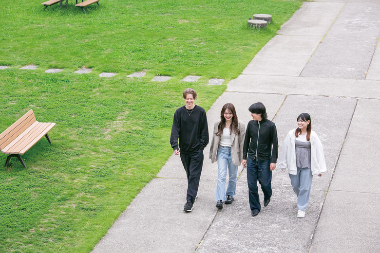流通科学大学のキャンパス風景