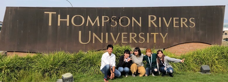 宮崎国際大学 留学先のThompson Rivers Universityで集合写真