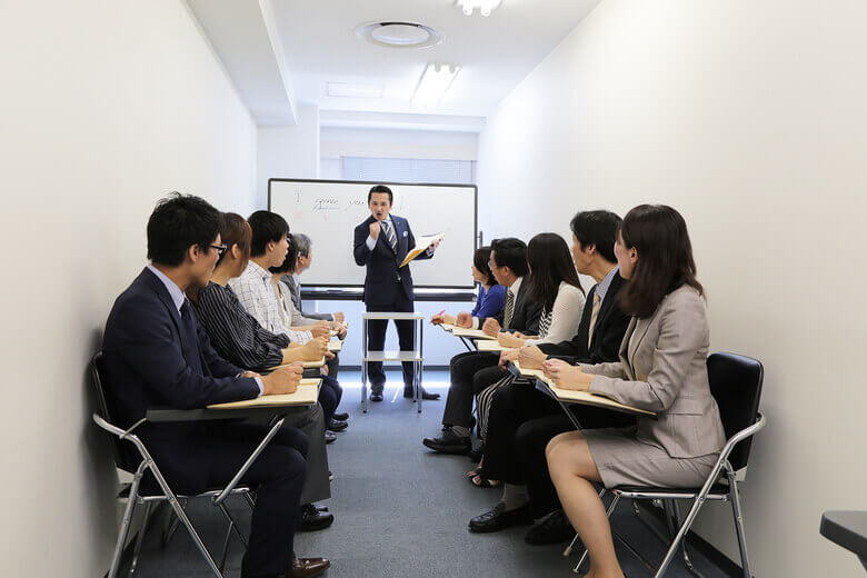 「KEC外語学院（大阪梅田、なんば、枚方、京都、オンライン・バーチャル・スクール）」さんにインタビュー！